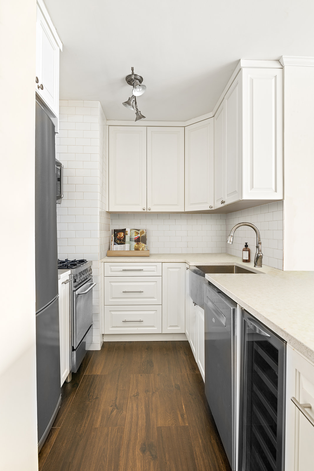 377 Rector Place, Unit 10A Manhattan, NY 10280 - Photo 3 of 7