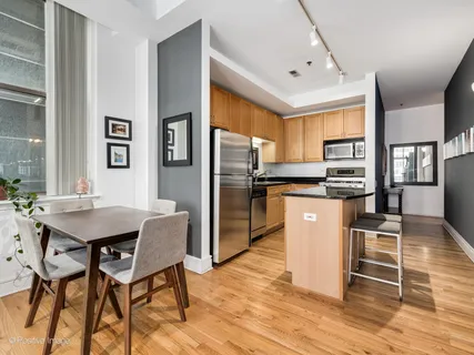 $250,000 | 212 West Washington Street, Unit 812, Chicago, IL 60606