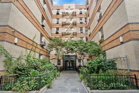 $685,000 | 75 Bank Street, Unit 4B | West Village