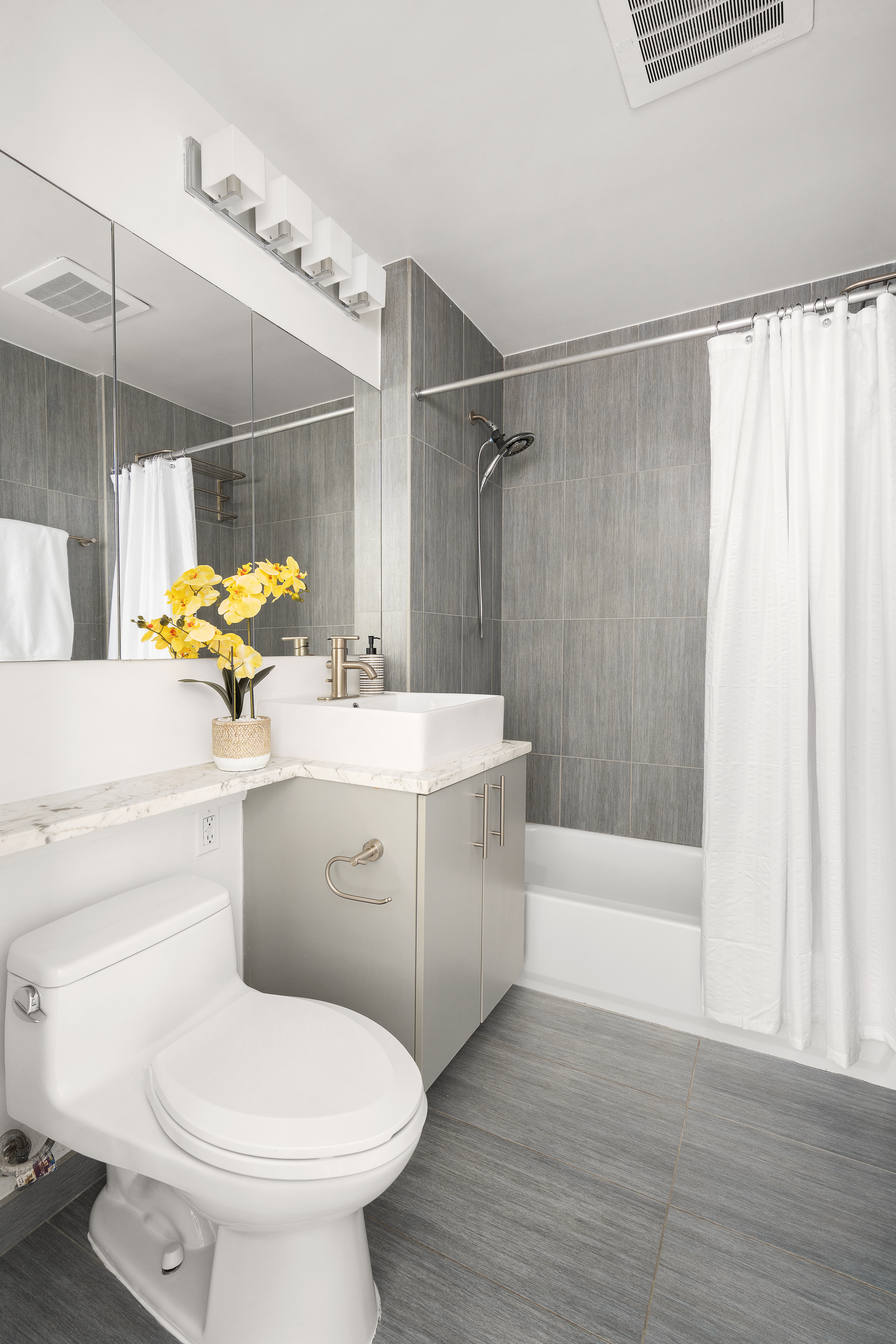 5-49 Borden Avenue, Unit 8G Queens, NY 11101 - Photo 8 of 10