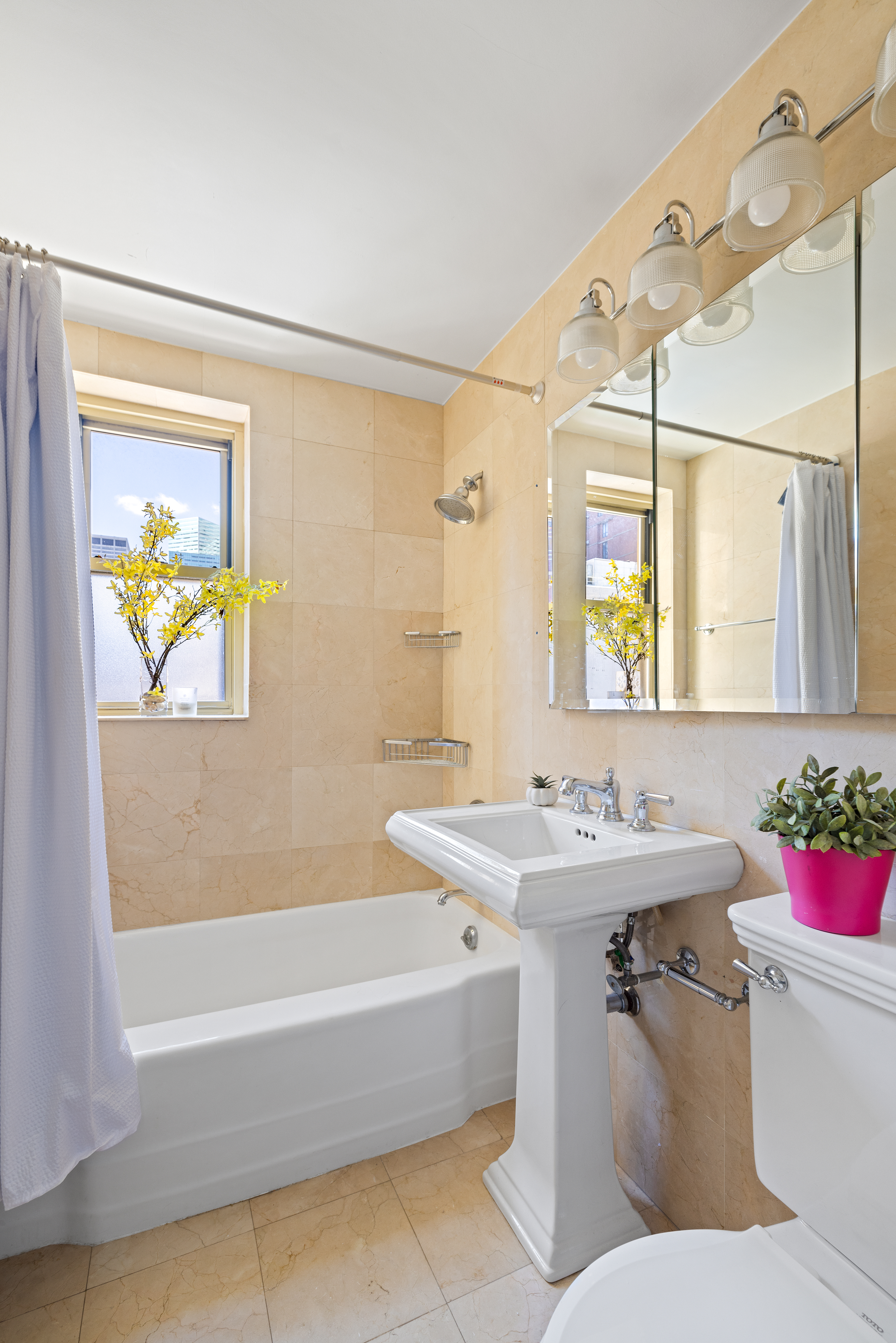 415 East 52nd Street, Unit 11DA Manhattan, NY 10022 - Photo 4 of 10