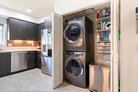 $999,999 | 4394 Farmdale Avenue, Unit 202, Studio City, CA 91604