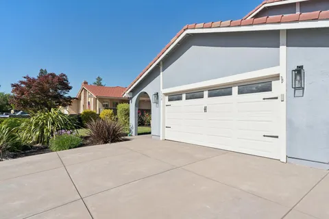 $1,049,000 | 112 Rose Petal Court, Petaluma, CA 94954