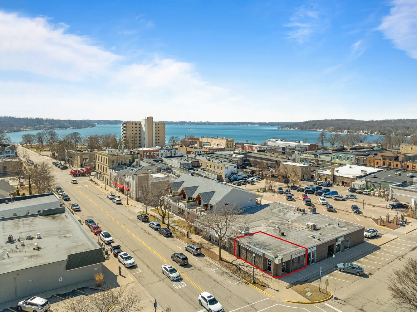 $2,250 | 268 Center Street, Lake Geneva, WI 53147