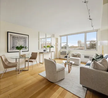$1,435,000 | 61 Jane Street, Unit 19J | West Village