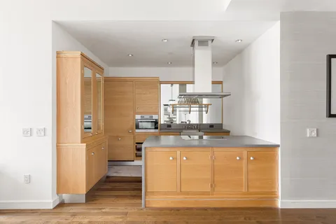 $2,185,000 | 425 West 50th Street, Unit 15G | Hell's Kitchen