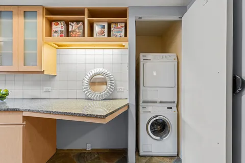 $999,000 | 220 East 73rd Street, Unit 12H | Lenox Hill