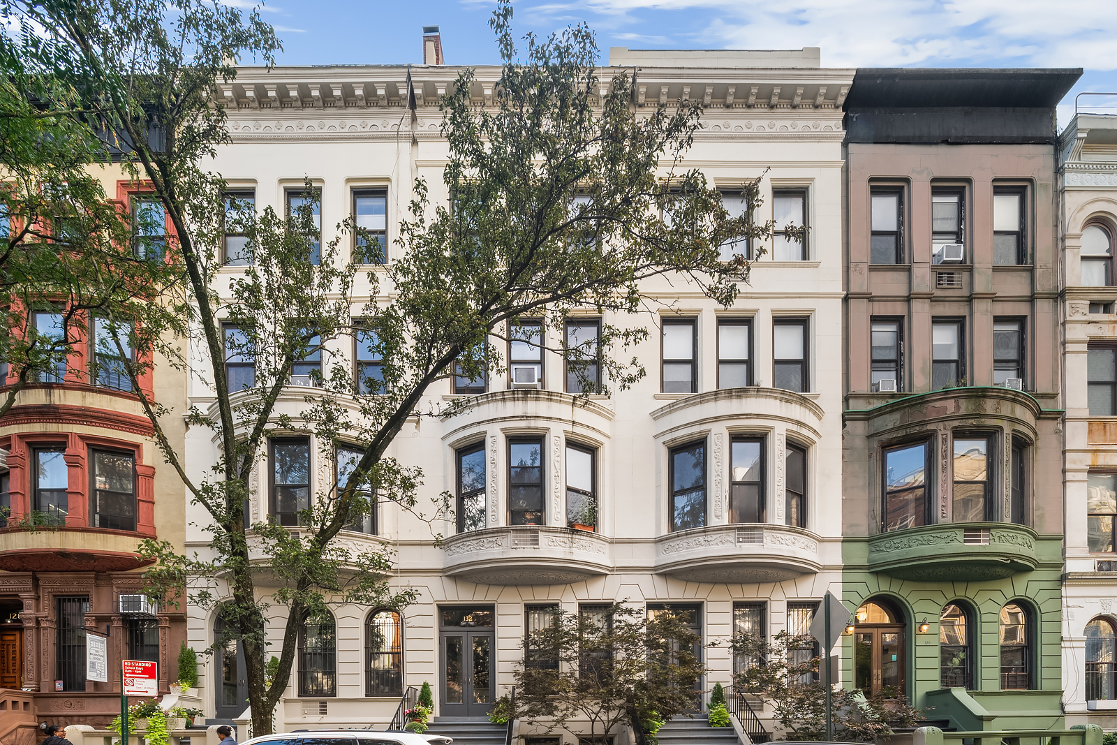 130 West 80th Street, Unit 2R Manhattan, NY 10024 - Photo 7 of 8 a front view of a multi story building