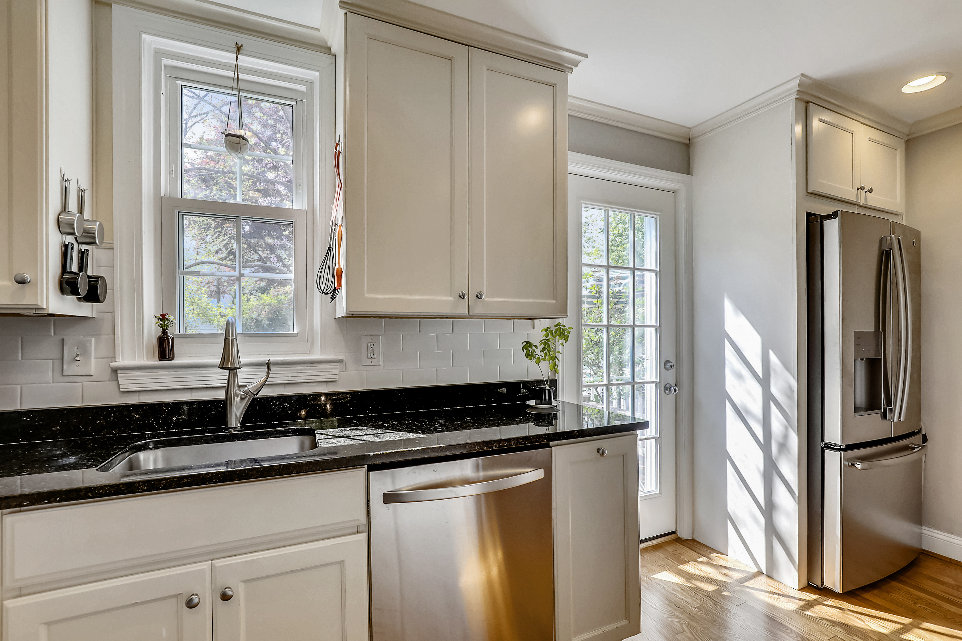 10028 Dallas Avenue Silver Spring, MD 20901 - Photo 8 of 34