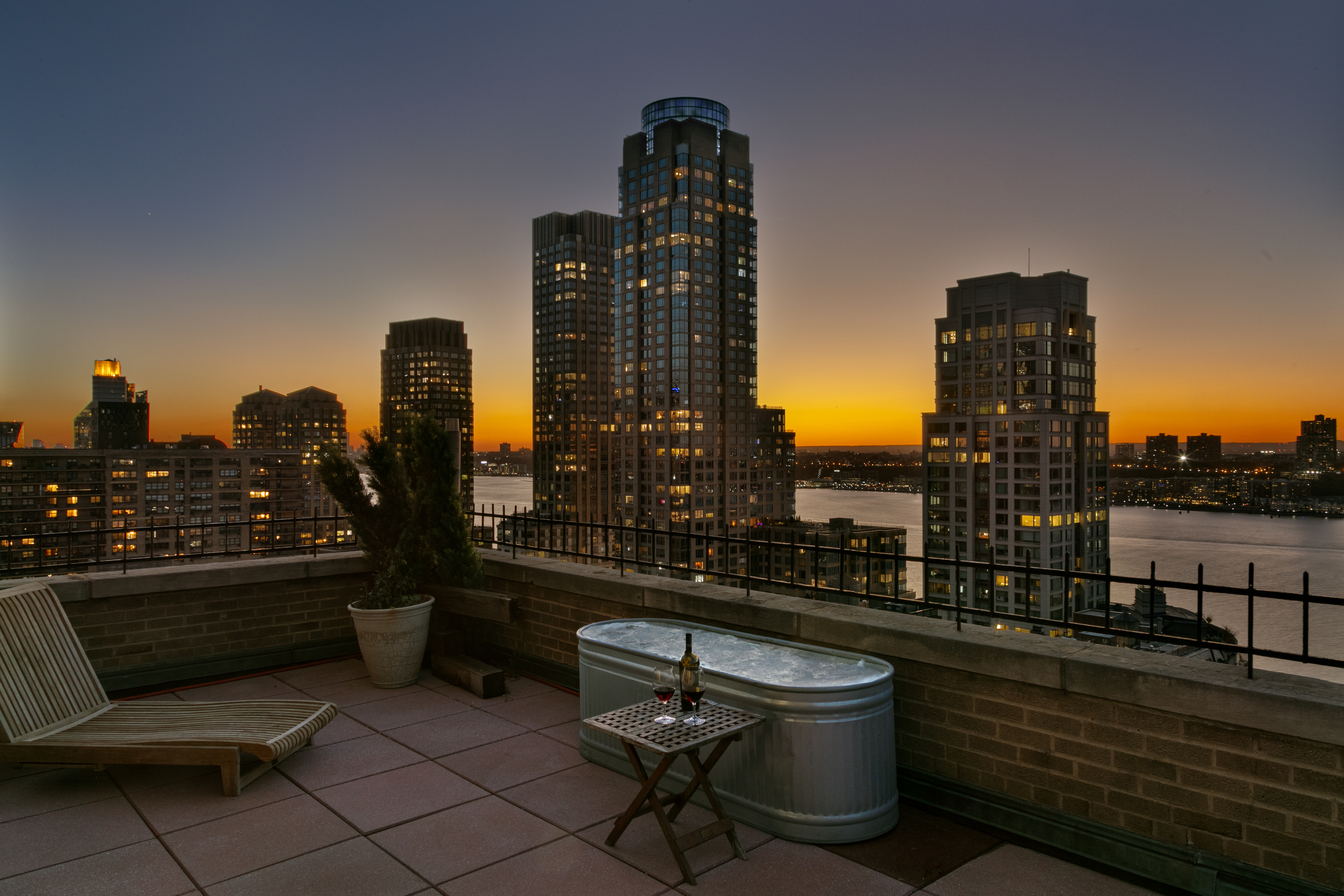 263 West End Avenue, Unit PH22B Manhattan, NY 10023 - Photo 5 of 19 a picture of city view
