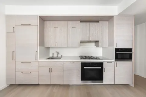$1,300,000 | 1 City Point, Unit 18H | Downtown Brooklyn