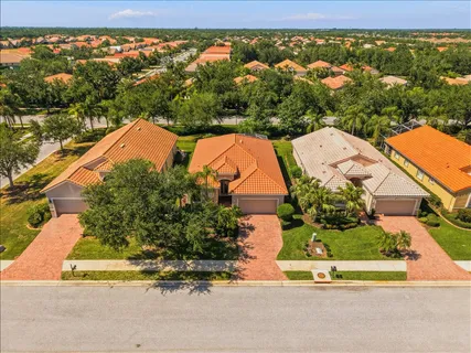 $430,000 | 4109 66th Terrace East, Sarasota, FL 34243