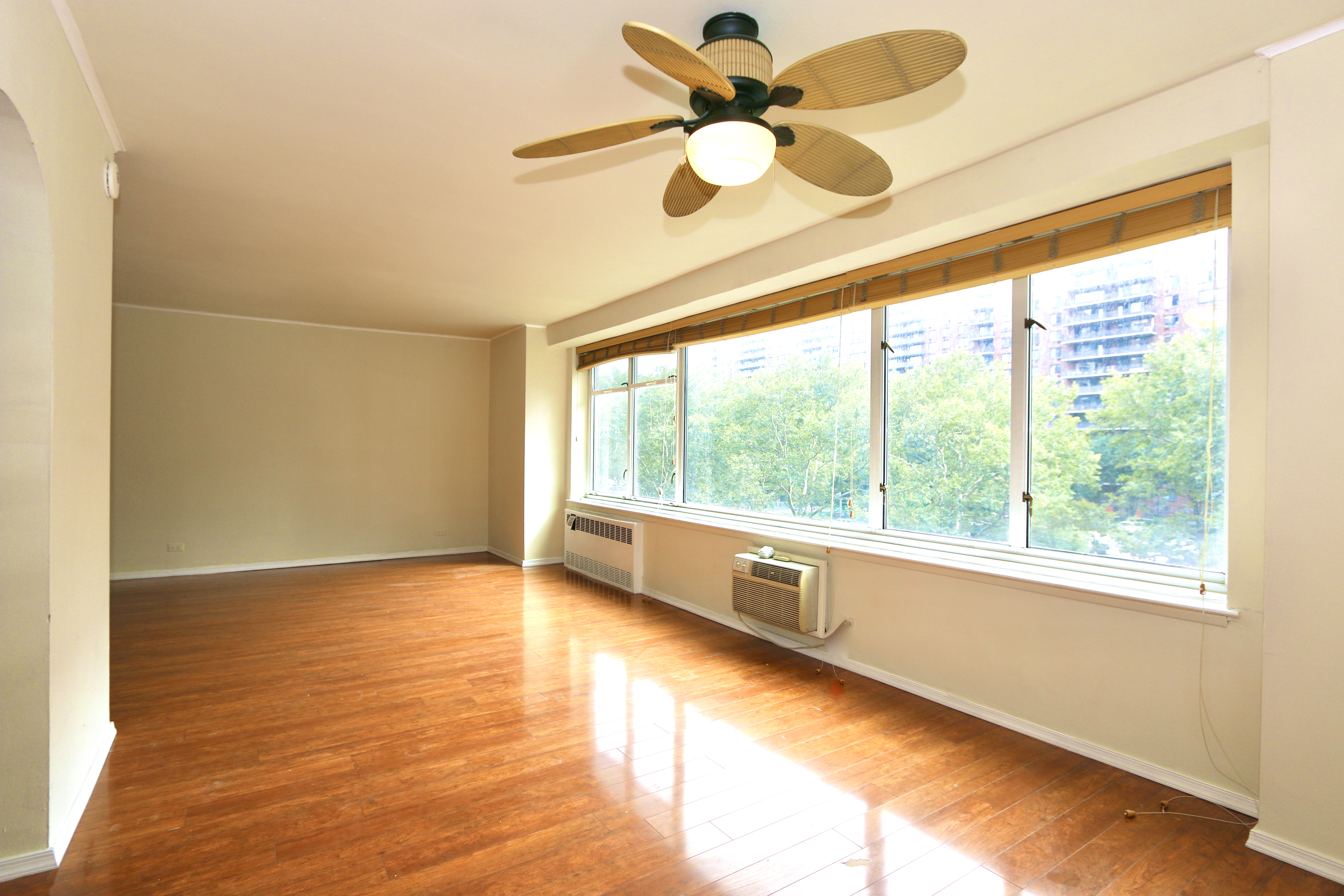 392 Central Park West, Unit 4L Manhattan, NY 10025 - Photo 4 of 6