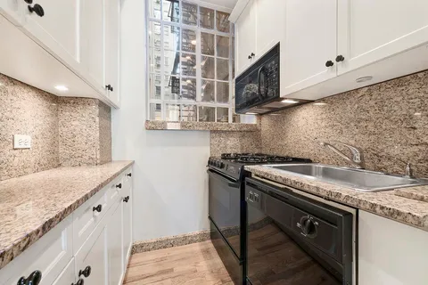 $1,345,000 | 11 West 81st Street, Unit 2B | Upper West Side