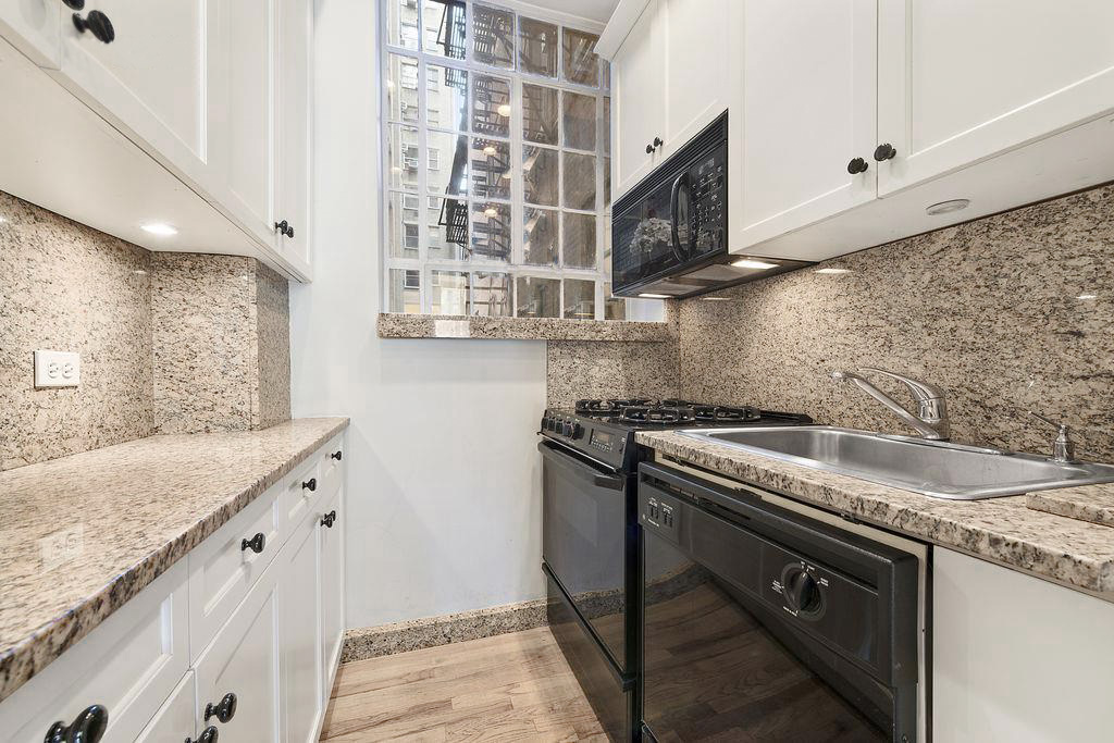 11 West 81st Street, Unit 2B Manhattan, NY 10024 - Photo 7 of 14