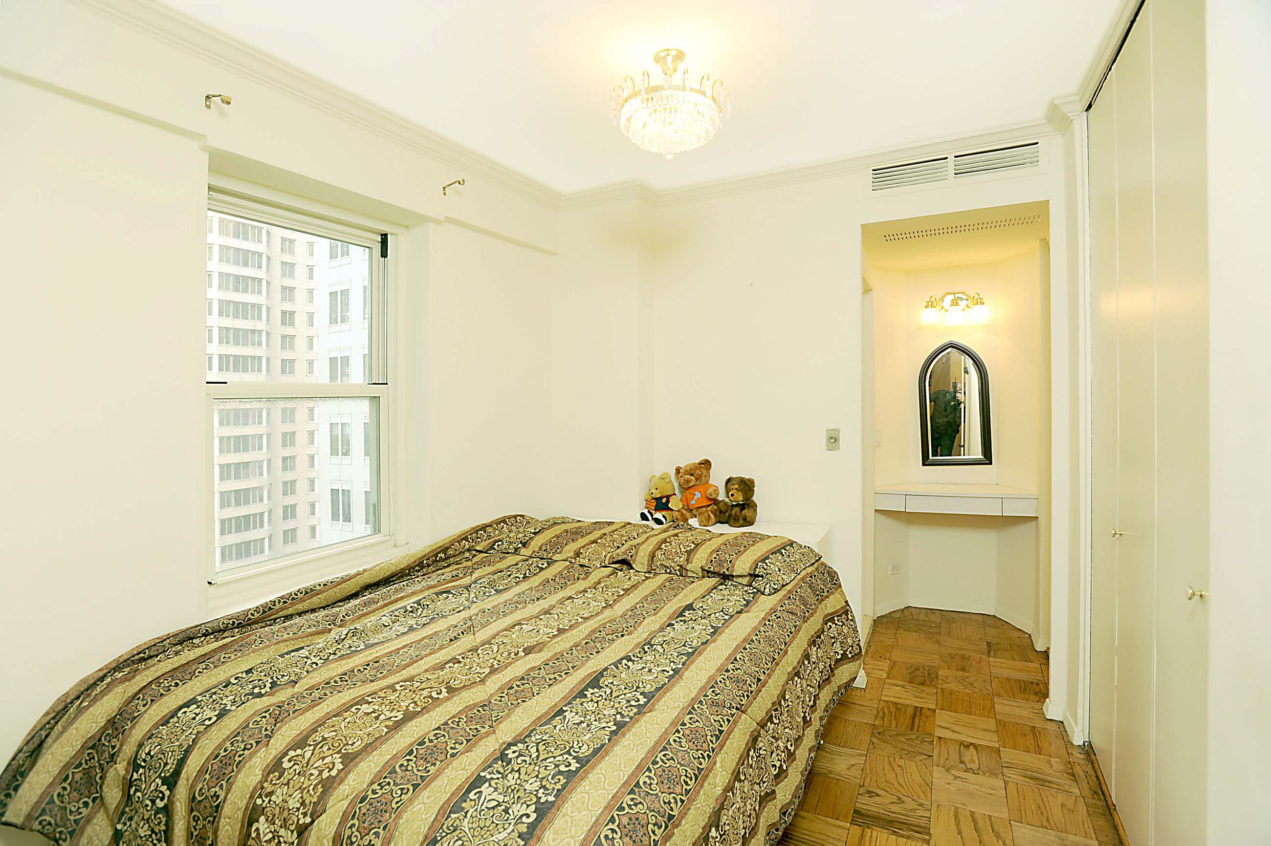 159 West 53rd Street, Unit 18A Manhattan, NY 10019 - Photo 3 of 6