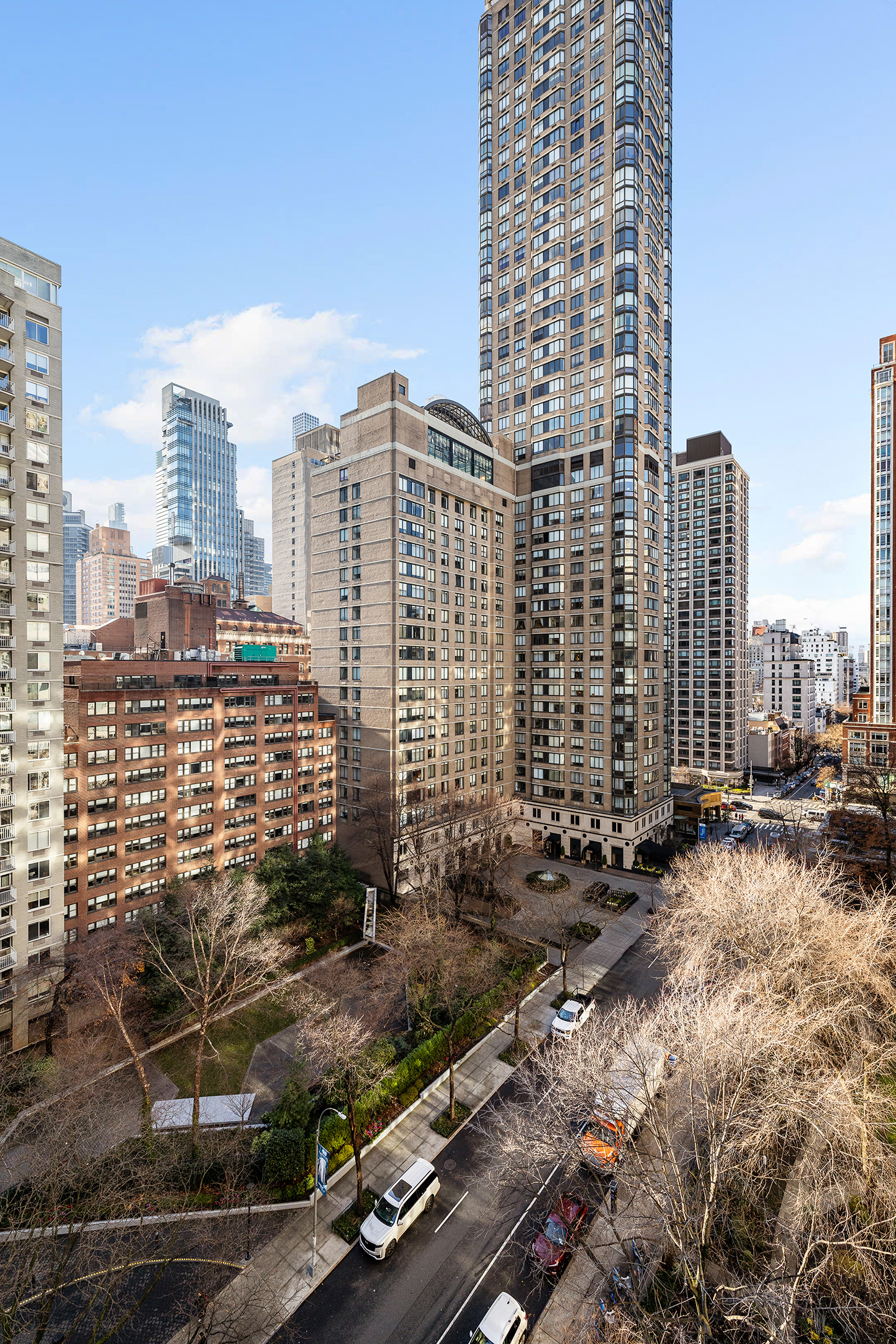 200 East 66th Street, Unit D1203 Manhattan, NY 10065 - Photo 14 of 24 a view of a city with tall buildings