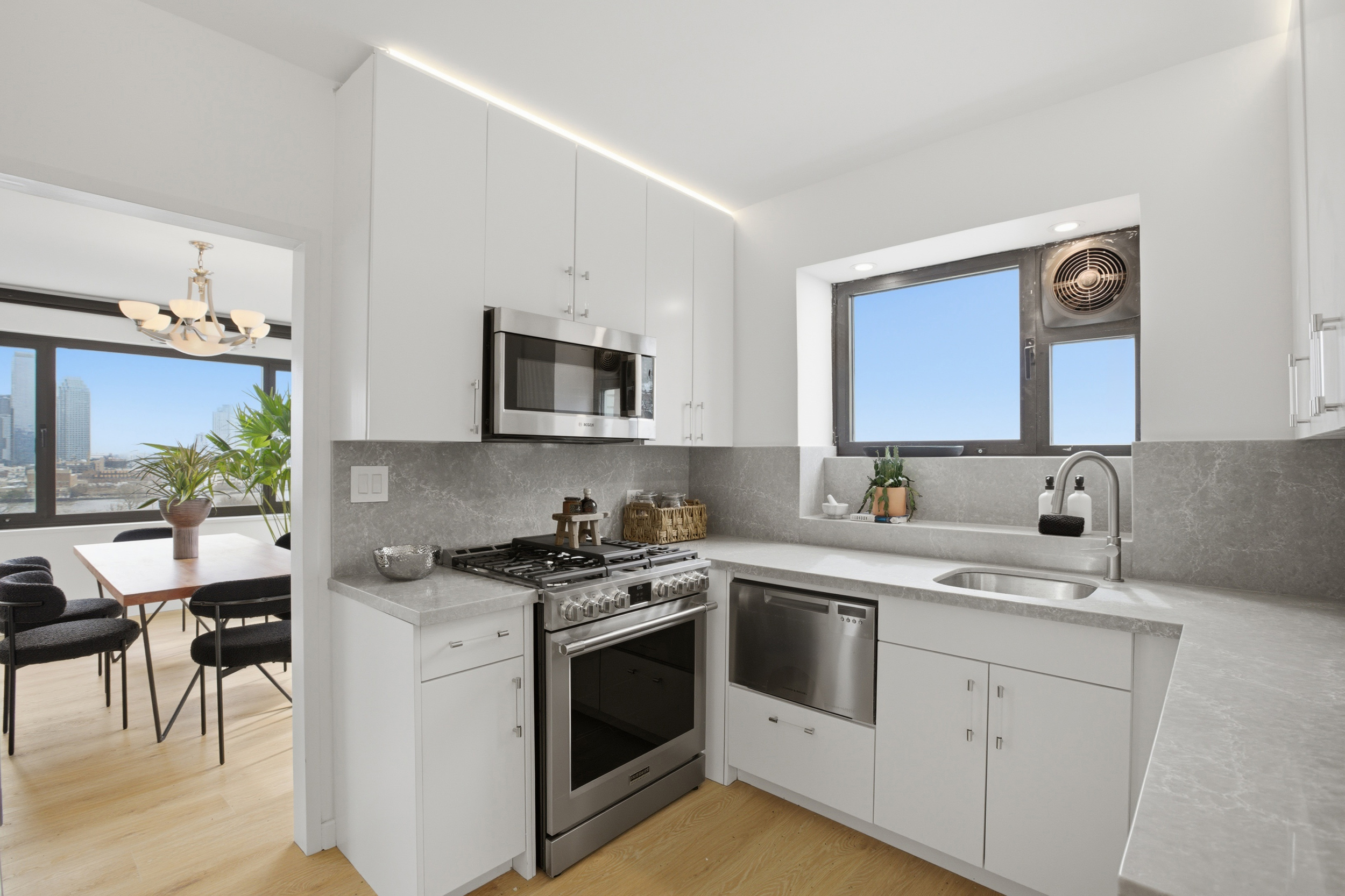 45 Sutton Place South, Unit 12L Manhattan, NY 10022 - Photo 8 of 16 Gallery Image 8