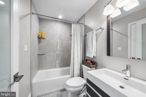 $610,000 | 1010 South 17th Street, Unit B, Philadelphia, PA 19146