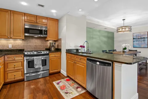 $690,000 | 5 Park Place, Unit 311, Annapolis, MD 21401