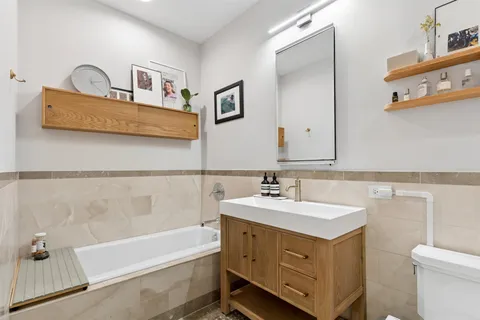 $995,000 | 1 Hanson Place, Unit 24E | Fort Greene