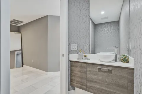 $1,895,000 | 650 Northeast 32nd Street, Unit 3901, Miami, FL 33137