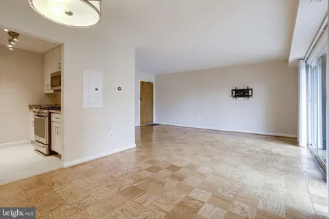 $465,000 | 4360 Cherry Hill Road, Unit 103, Arlington, VA 22207