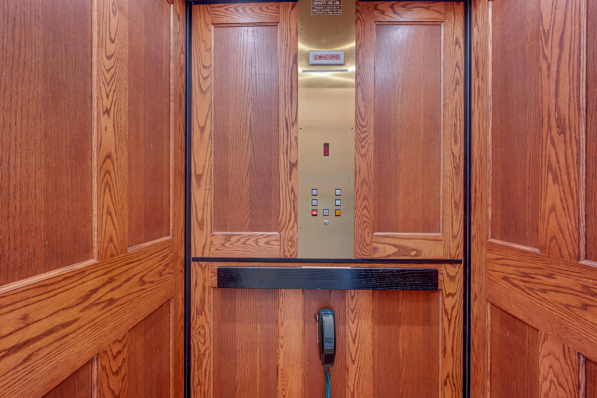 5440 Independence Avenue Bronx, NY 10471 - Photo 18 of 36 a bathroom with a bathtub and a sink