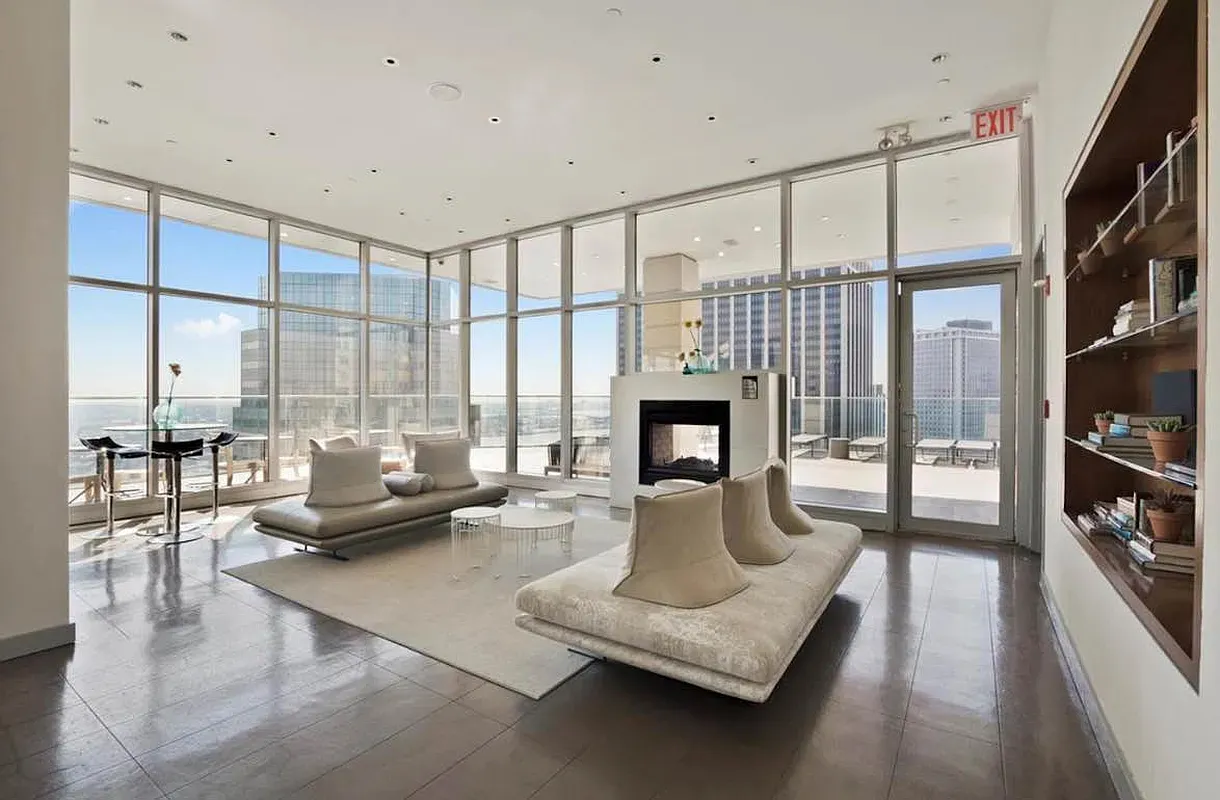 $2,195,000 | 75 Wall Street, Unit 36FF | Financial District