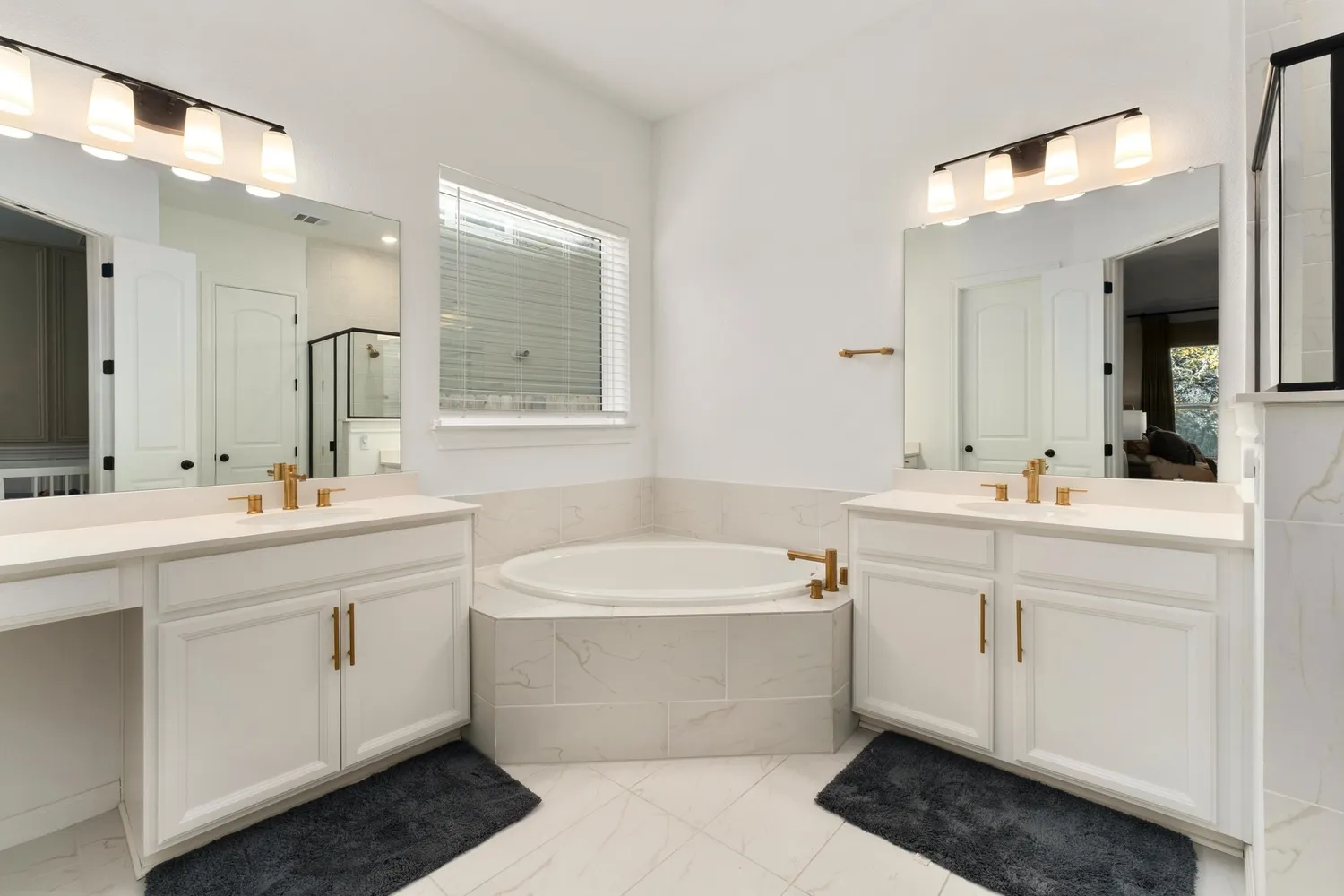 $800,000 | 1954 Headwaters Boulevard, Dripping Springs, TX 78620