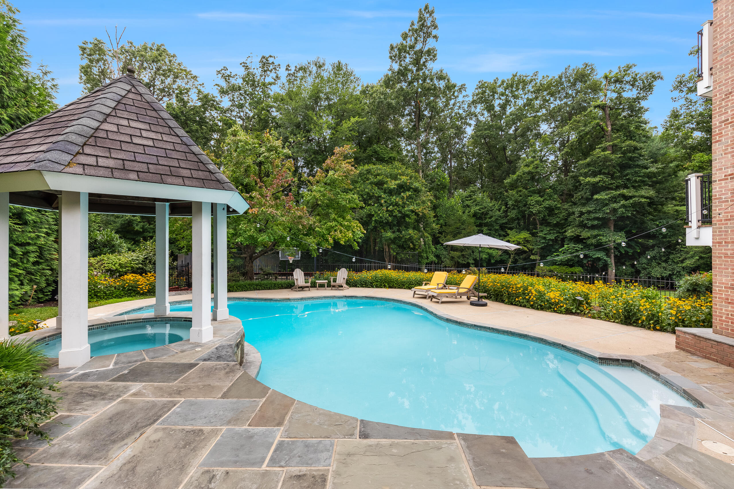 1236 Tottenham Court Reston, VA 20194 - Photo 7 of 23 Gallery Image 7