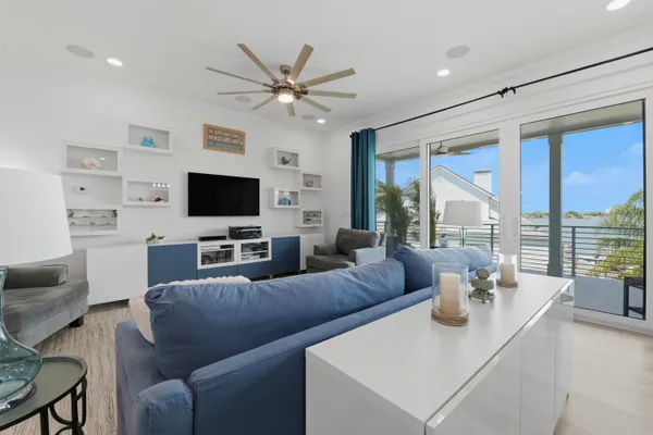 $2,350,000 | 2813 Kipps Colony Drive South, Gulfport, FL 33707