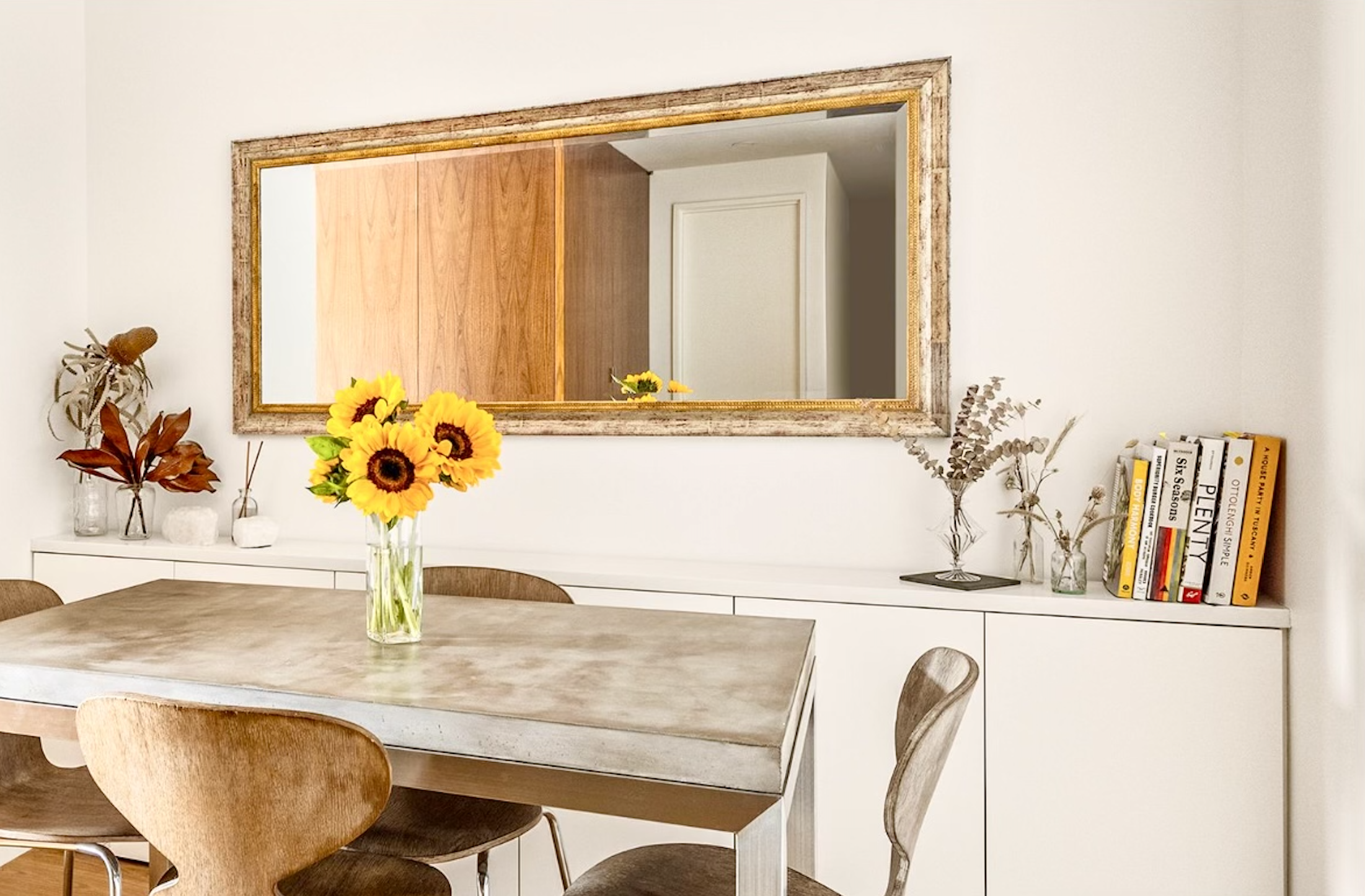 15 Charles Street, Unit 6G Manhattan, NY 10014 - Photo 2 of 14 a view of a dining table chair and microwave