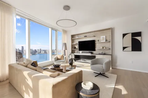 $6,695,000 | 50 West Street, Unit 37C | Financial District