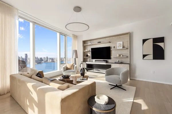 $6,695,000 | 50 West Street, Unit 37C | Financial District