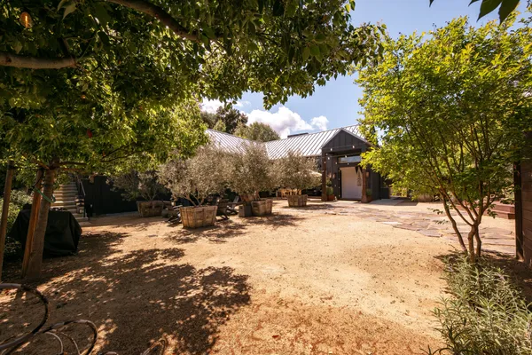 $2,550,000 | 28960 Crags Drive, Agoura Hills, CA 91301