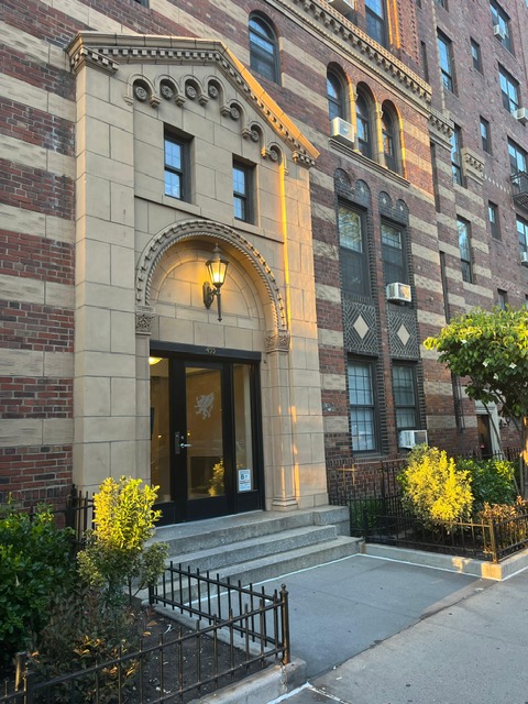 435 West 23rd Street, Unit 7B Manhattan, NY 10011 - Photo 20 of 23 a view of a brick building with a bench