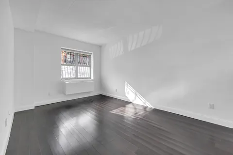 $699,000 | 516 West 47th Street, Unit S1B | Hell's Kitchen