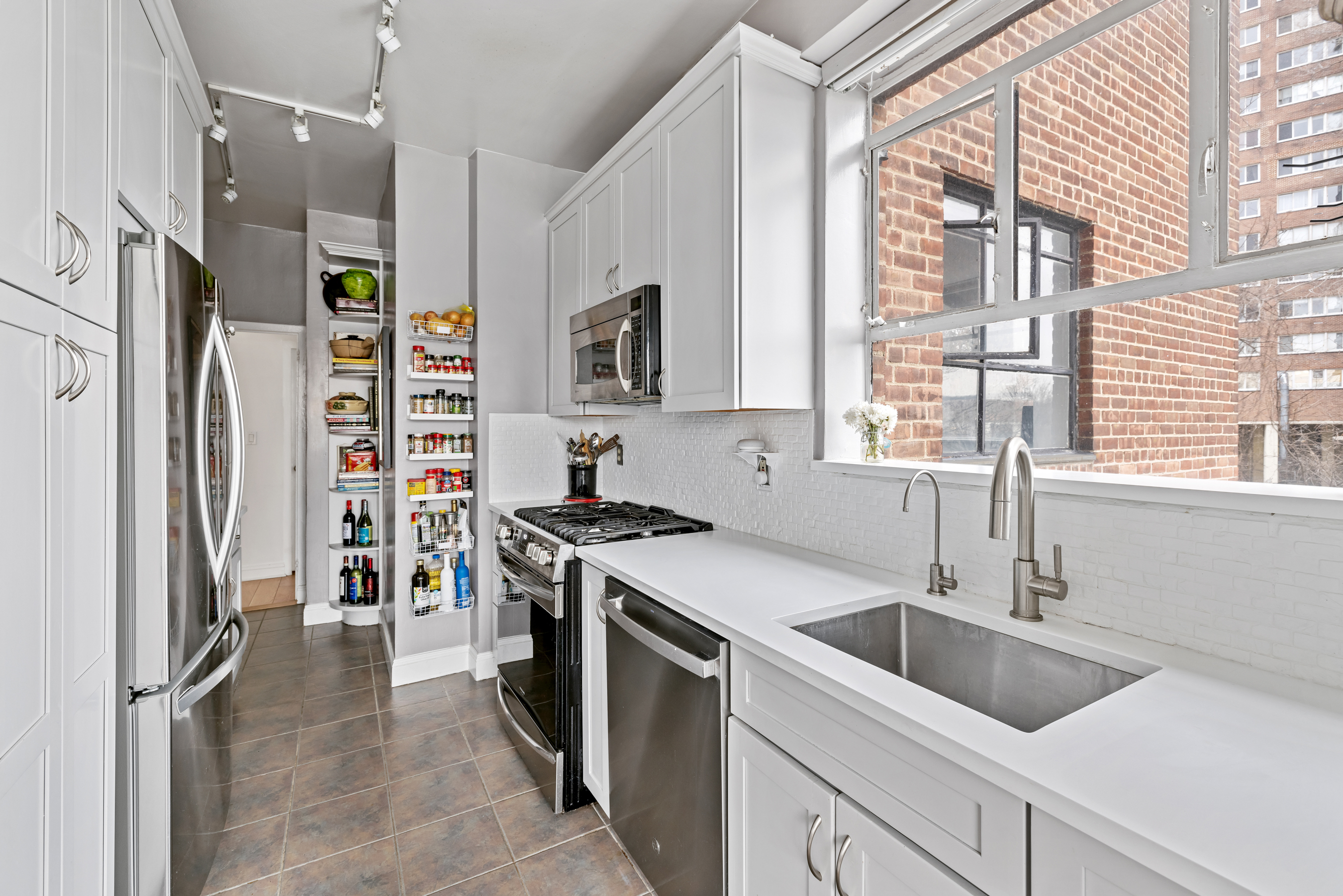 2727 Palisade Avenue, Unit 3H Bronx, NY 10463 - Photo 6 of 18 a kitchen that has a sink a stove and refrigerator