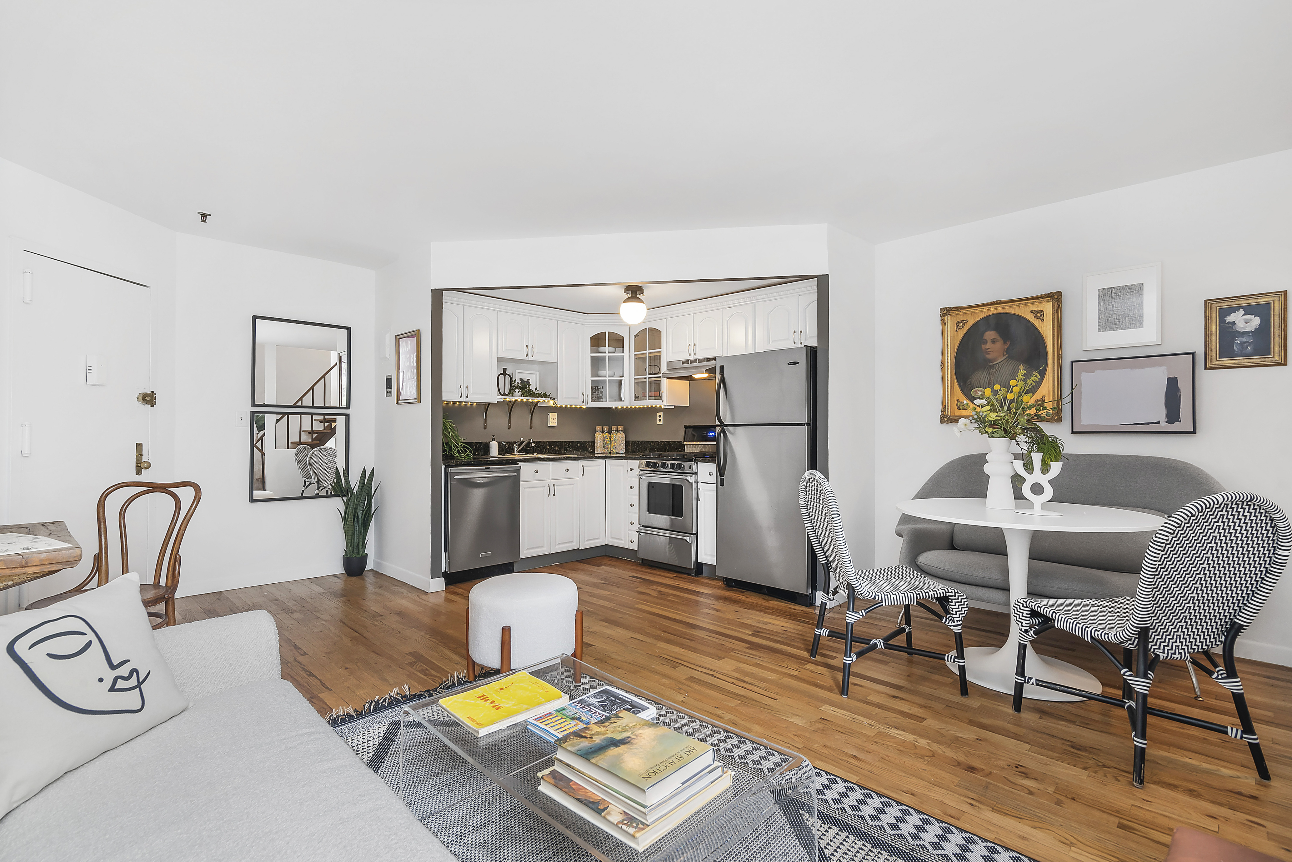 249 West 101st Street, Unit 6 Manhattan, NY 10025 - Photo 2 of 10