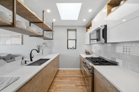 $1,195,000 | 5 West 127th Street, Unit PHB | Central Harlem