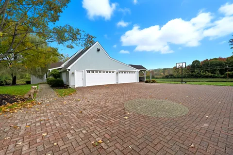 $2,400,000 | 6 Lynbrook Road, Southborough, MA 01772
