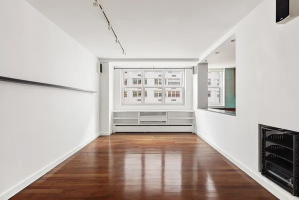 $1,200,000 | 63 East 9th Street, Unit 8L | Greenwich Village