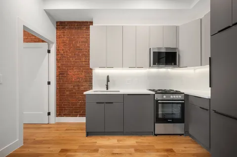 $4,750 | 61 West 70th Street, Unit 2B | Upper West Side