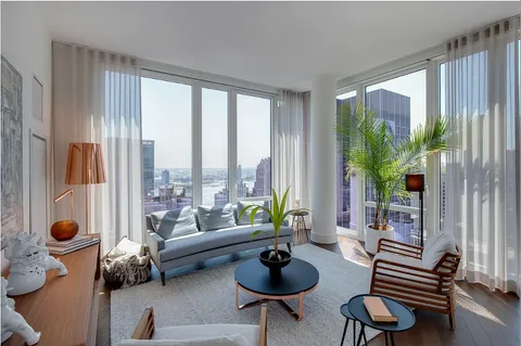 $10,950 | 222 East 44th Street, Unit 19L | Midtown East