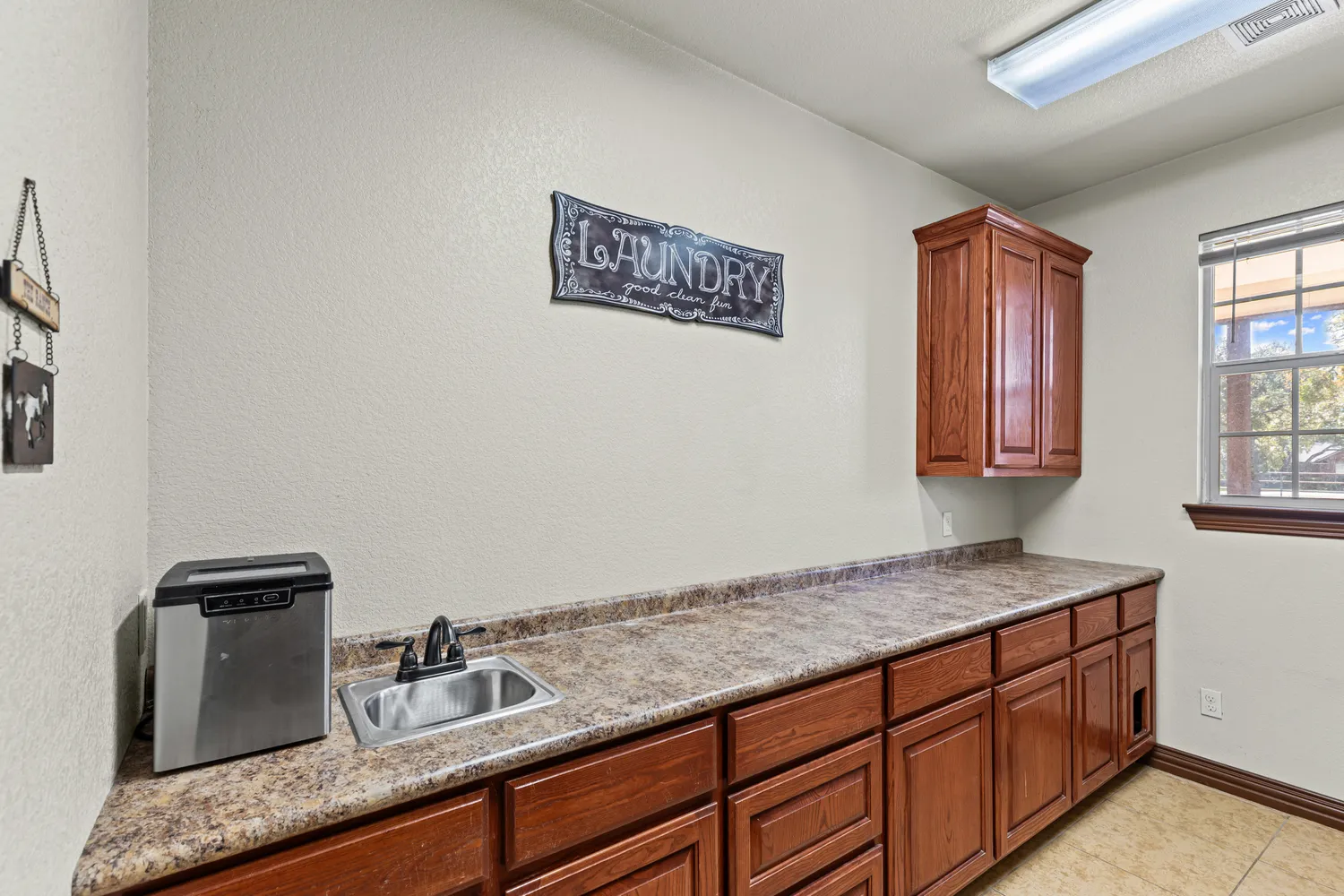 $1,049,000 | 216 Megan Court, Hudson Oaks, TX 76087