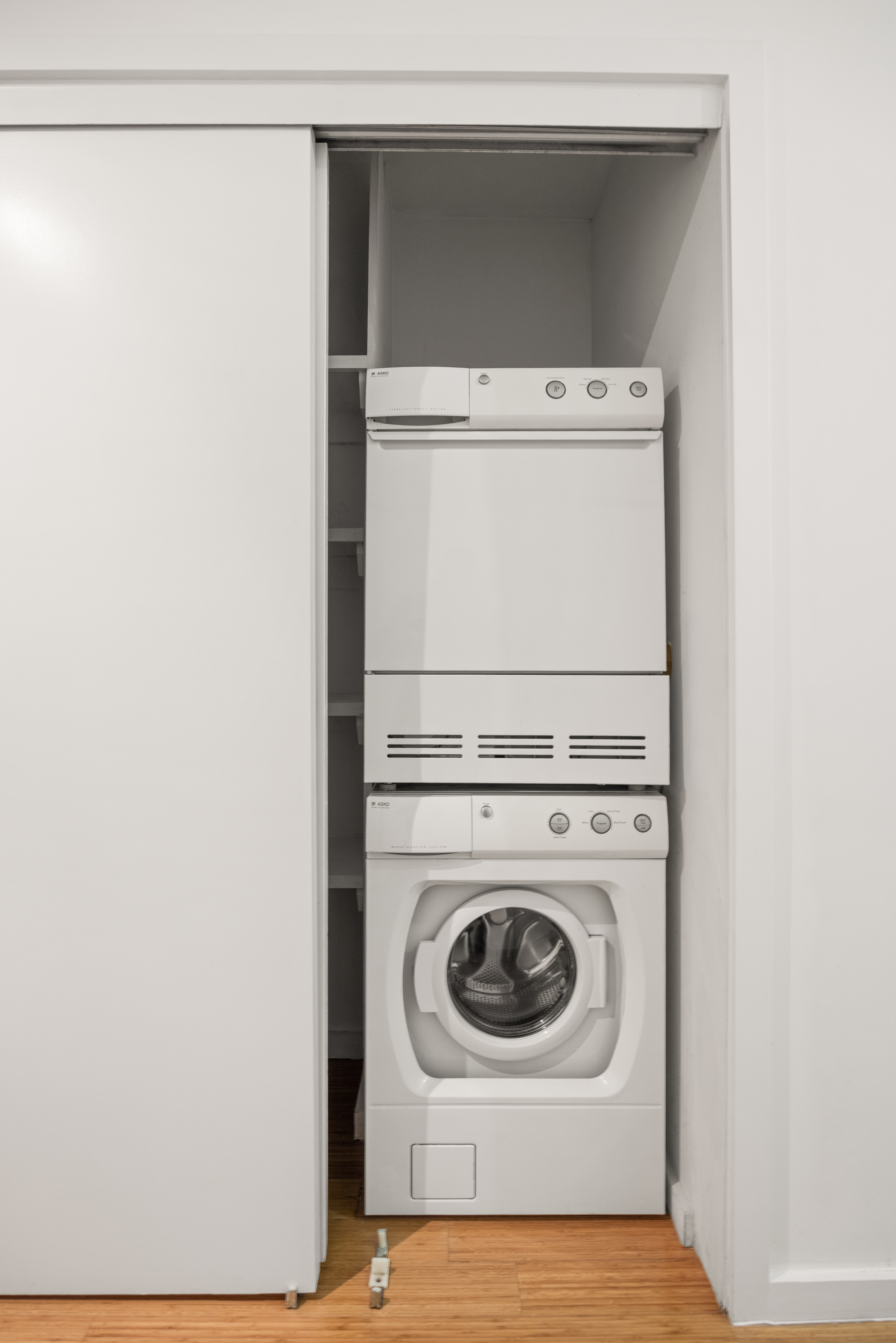 365 Bridge Street, Unit 5N Brooklyn, NY 11201 - Photo 6 of 12 a utility room with dryer and washer