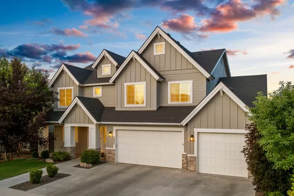 $879,900 | 5898 South Ashcroft Way, Meridian, ID 83642