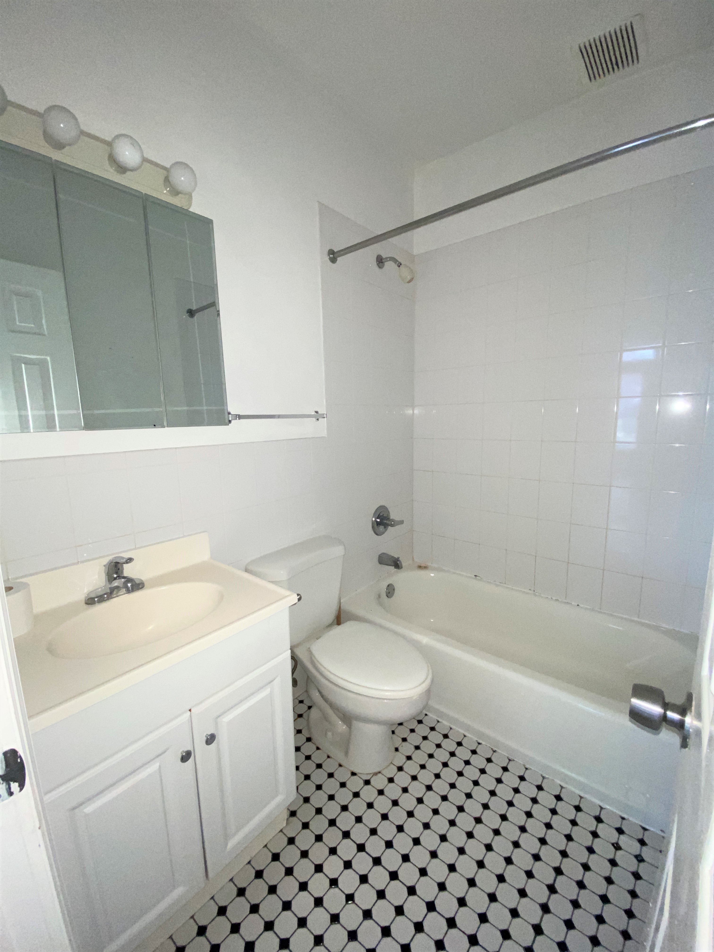 340 West 88th Street, Unit 3B Manhattan, NY 10024 - Photo 4 of 6
