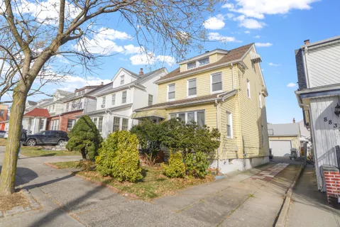 a view of a multi story building